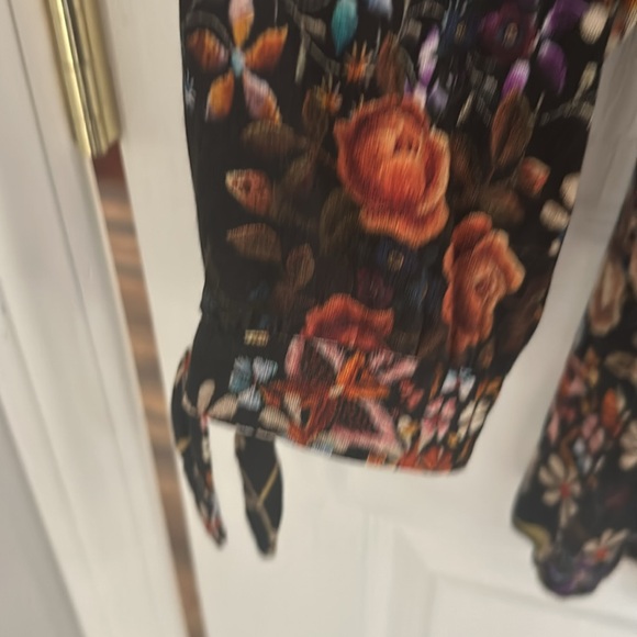 Daniel Rainn size Large colorful flowered blouse. 3/4 sleeves with ties. - Picture 6 of 9